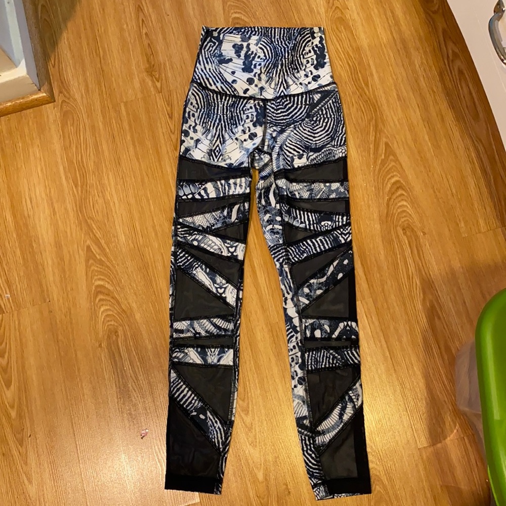 Lululemon wanderlust leggings mesh size 2